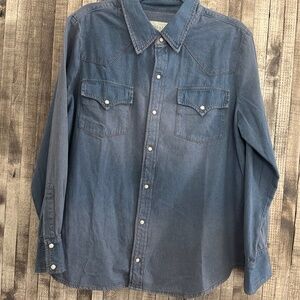 THIS IS THE GREAT /WESTERN MOTIFF DENIM SHIRT